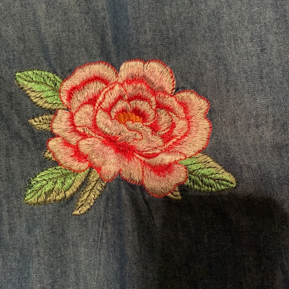 LMT: Light Denim Shirt Dress with two embroidered flowers - Picture 10 of 12